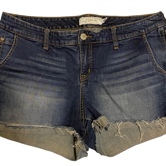 Torrid Frayed Hem Denim Jean Shorts Size 16 Dark Wash - Picture 2 of 7